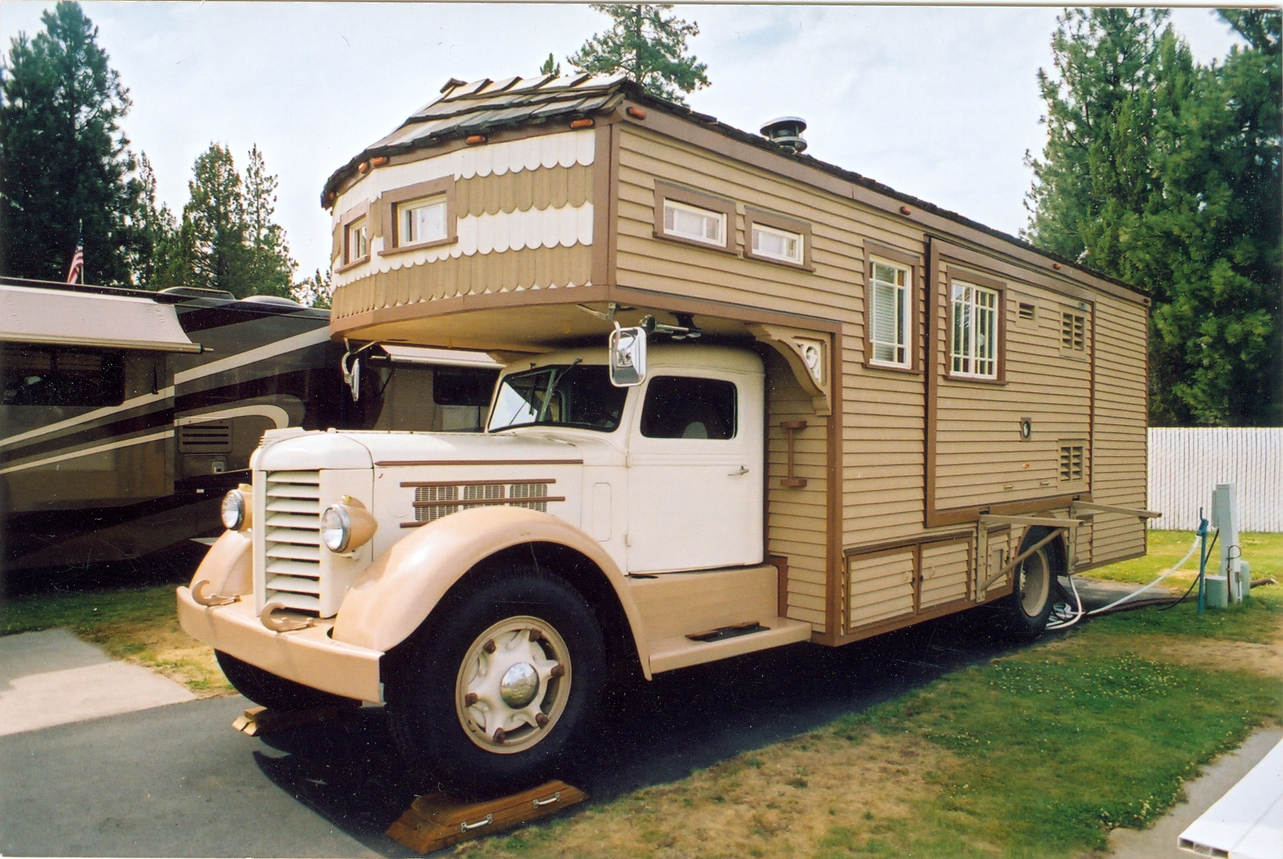 Pop-Out Sides - HouseTrucks, HouseCars & HouseBuses